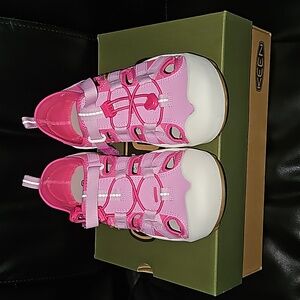 Keen Youth Size 5 Sandals